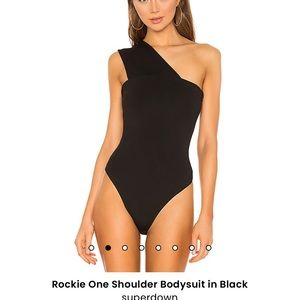 SUPERDOWN Rockie one shoulder bodysuit black